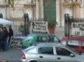 Termini Imerese: Crisi FIAT Operai si incatenano ai cancelli del Duomo
